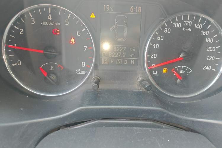 Used Nissan X-Trail 2012 2.5L CVT Luxury Edition 4WD Odometer Close Up