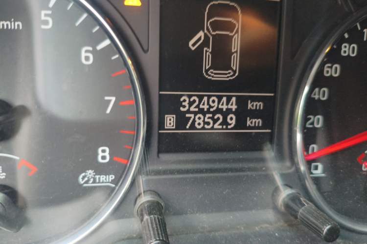 Used Nissan X-Trail 2012 2.5L CVT Luxury Edition 4WD Odometer Close Up