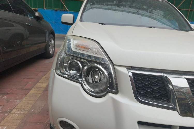 Used Nissan X-Trail 2012 2.5L CVT Luxury Edition 4WD Right Front Headlight
