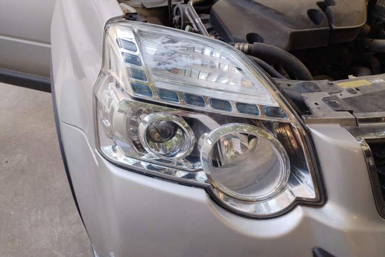 Used Nissan X-Trail 2012 2.5L Manual Luxury Edition 4WD Right Front Headlight