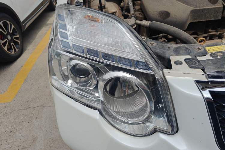 Used Nissan X-Trail 2012 2.5L CVT Luxury Edition 4WD Right Front Headlight