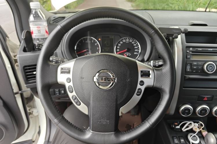 Used Nissan X-Trail 2012 2.5L CVT Luxury Edition 4WD Steering Wheel