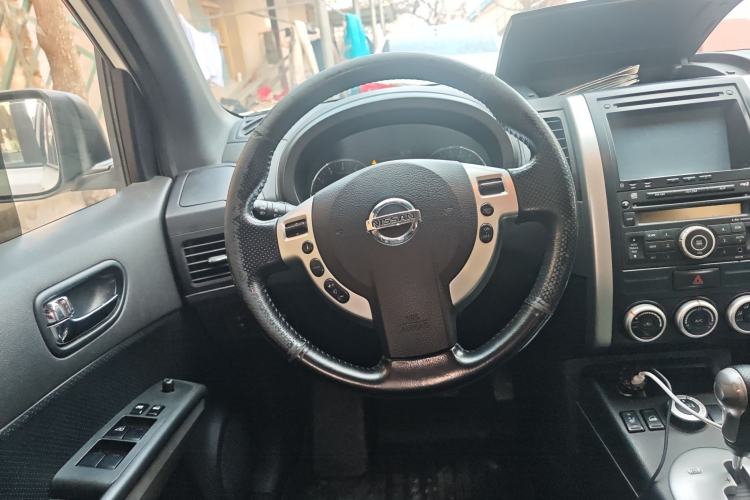 Used Nissan X-Trail 2012 2.5L CVT Luxury Edition 4WD Steering Wheel