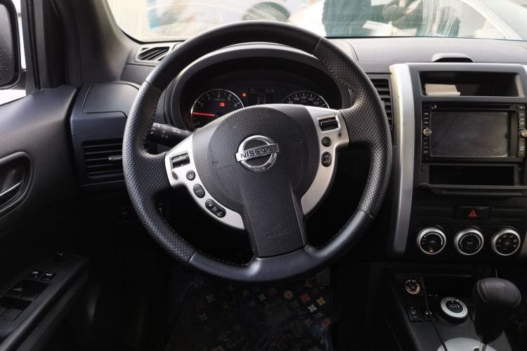 Used Nissan X-Trail 2012 2.5L CVT Luxury Edition 4WD Steering Wheel