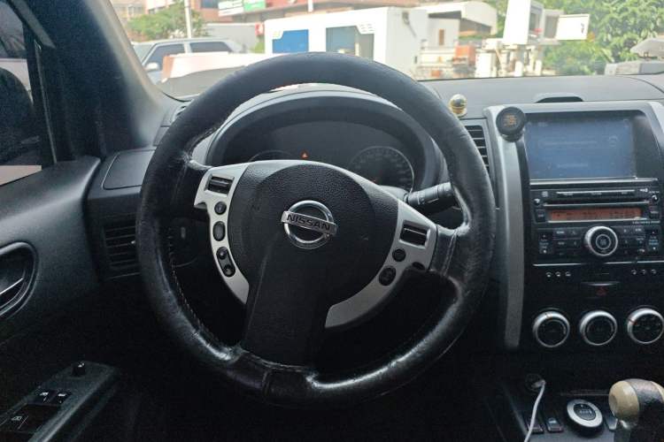 Used Nissan X-Trail 2012 2.5L CVT Ultimate Edition 4WD Steering Wheel