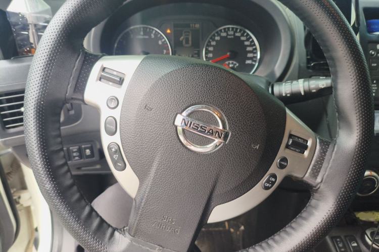 Used Nissan X-Trail 2012 2.5L CVT Luxury Edition 4WD Steering Wheel