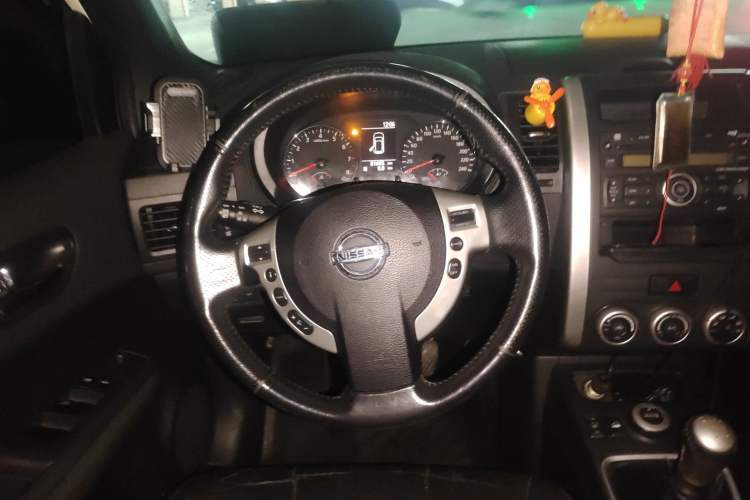 Used Nissan X-Trail 2012 2.5L Manual Luxury Edition 4WD Steering Wheel