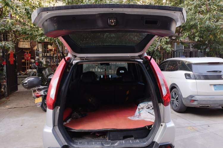 Used Nissan X-Trail 2012 2.5L Manual Luxury Edition 4WD Trunk