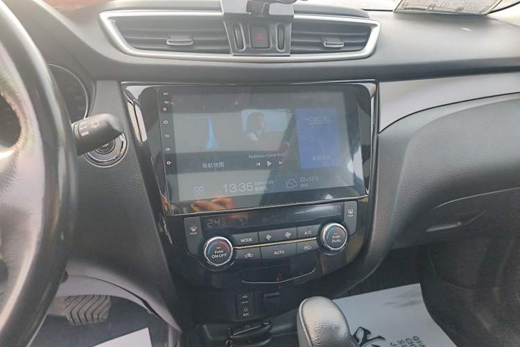 Used Nissan X-Trail 2014 2.0L CVT Comfort Edition 2WD Audio And AC Panel
