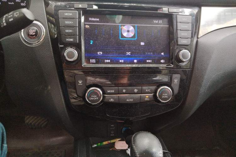 Used Nissan X-Trail 2014 2.0L CVT Comfort Edition 2WD Audio And AC Panel