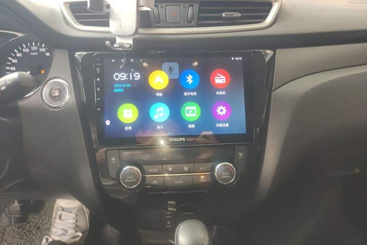 Used Nissan X-Trail 2014 2.0L CVT Comfort Edition 2WD Audio And AC Panel