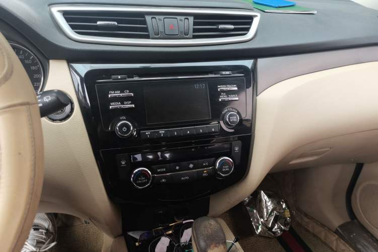 Used Nissan X-Trail 2014 2.0L CVT Comfort Edition 2WD Audio And AC Panel