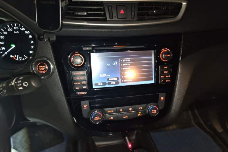 Used Nissan X-Trail 2014 2.5L CVT Luxury Edition 4WD Audio And AC Panel