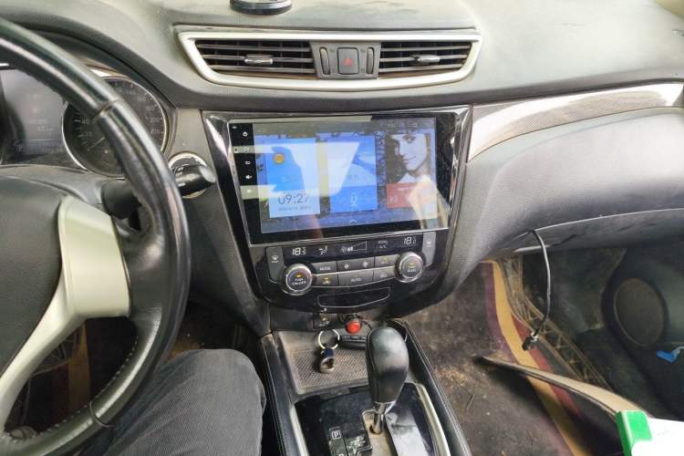 Used Nissan X-Trail 2014 2.5L CVT Luxury Edition 4WD Audio And AC Panel