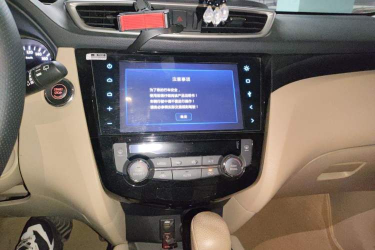 Used Nissan X-Trail 2014 2.5L CVT Luxury Edition 4WD Audio And AC Panel