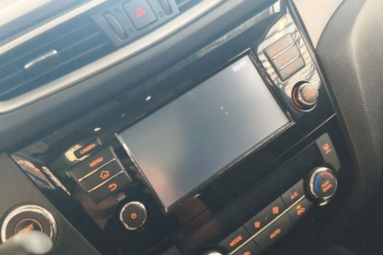 Used Nissan X-Trail 2014 2.0L CVT Comfort Edition 2WD Audio And AC Panel