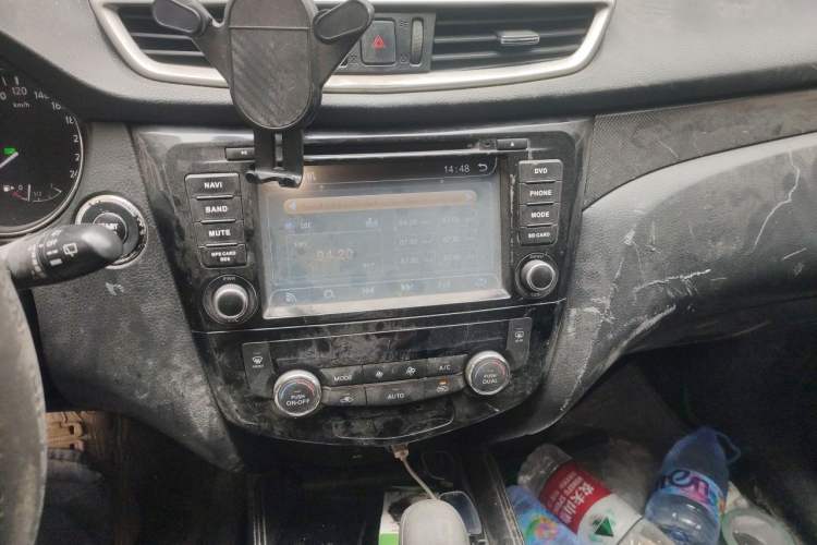 Used Nissan X-Trail 2014 2.5L CVT Luxury Edition 4WD Audio And AC Panel