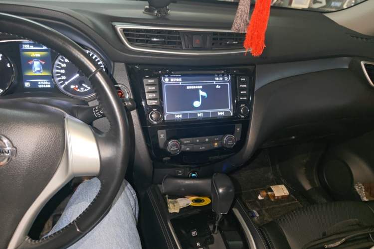 Used Nissan X-Trail 2014 2.0L CVT Comfort Edition 2WD Audio And AC Panel