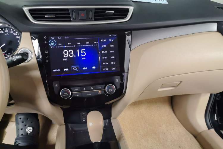 Used Nissan X-Trail 2014 2.0L CVT Comfort Edition 2WD Audio And AC Panel