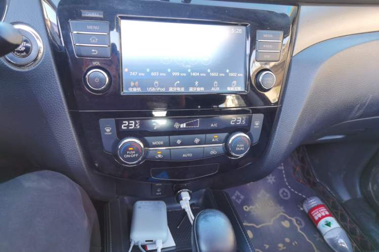 Used Nissan X-Trail 2014 2.0L CVT Comfort Edition 2WD Audio And AC Panel