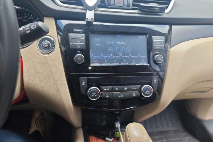 Used Nissan X-Trail 2014 2.0L CVT Comfort Edition 2WD Audio And AC Panel