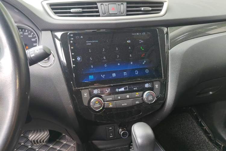 Used Nissan X-Trail 2014 2.5L CVT Luxury Edition 4WD Audio And AC Panel