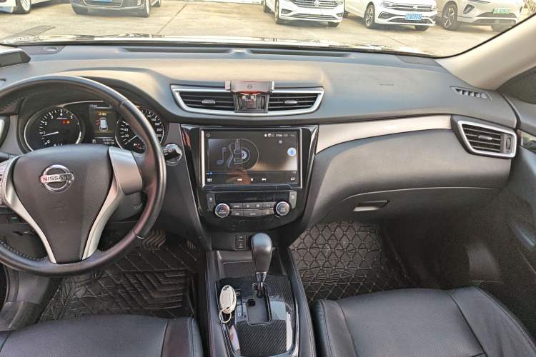 Used Nissan X-Trail 2014 2.0L CVT Comfort Edition 2WD Audio And AC Panel