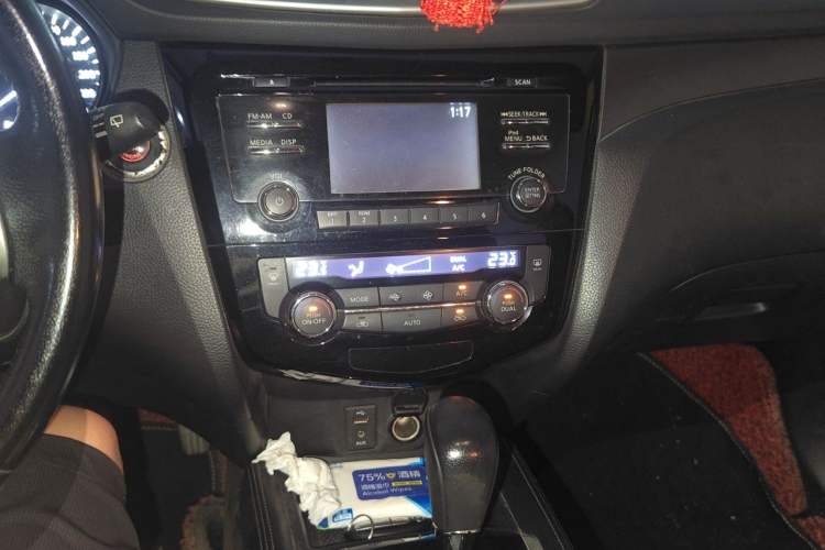 Used Nissan X-Trail 2014 2.0L CVT Comfort Edition 2WD Audio And AC Panel