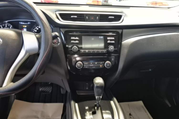 Used Nissan X-Trail 2014 2.0L CVT Comfort Edition 2WD Audio And AC Panel