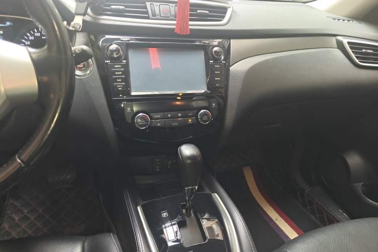Used Nissan X-Trail 2014 2.0L CVT Comfort Edition 2WD Audio And AC Panel