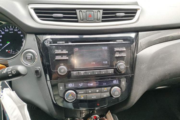 Used Nissan X-Trail 2014 2.5L CVT Leading Edition 4WD Audio And AC Panel