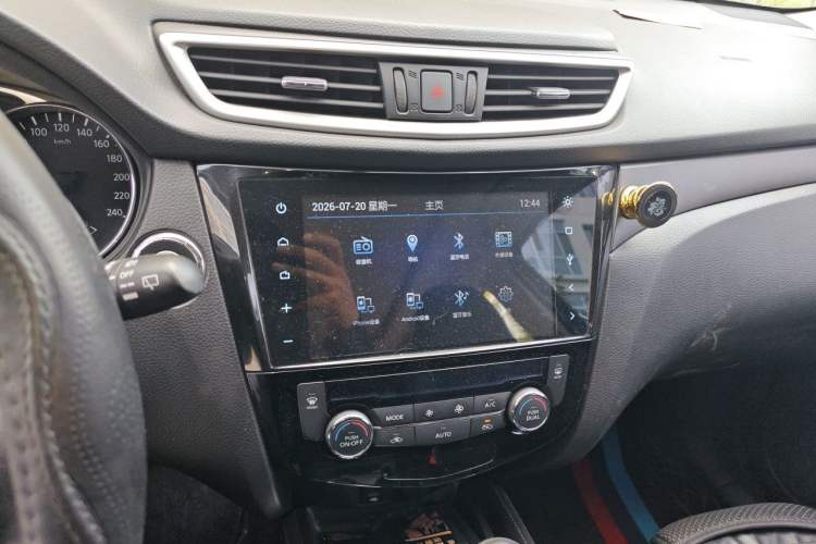 Used Nissan X-Trail 2014 2.0L CVT Smart Edition 2WD Audio And AC Panel