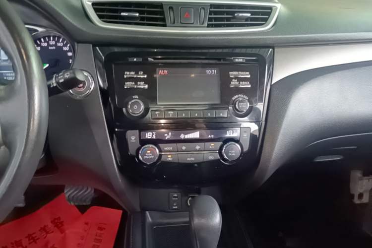 Used Nissan X-Trail 2014 2.0L CVT Comfort Edition 2WD Audio And AC Panel