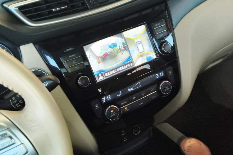Used Nissan X-Trail 2014 2.0L CVT Comfort Edition 2WD Audio And AC Panel