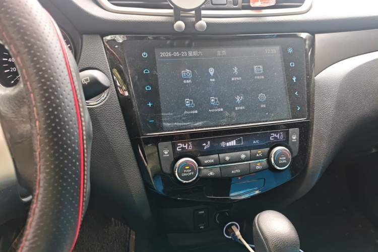Used Nissan X-Trail 2014 2.0L CVT Comfort Edition 2WD Audio And AC Panel