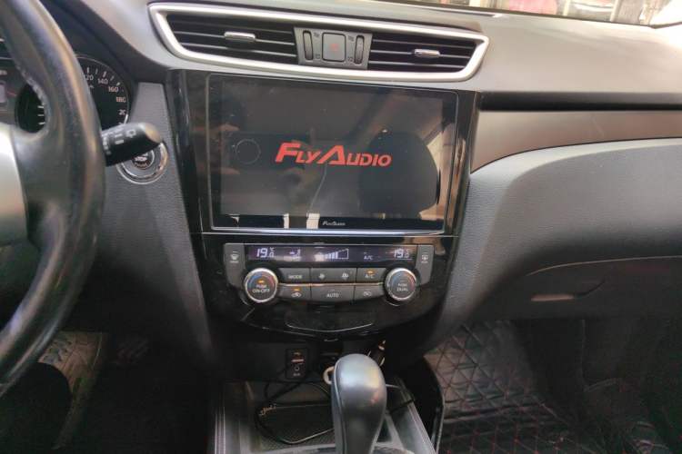 Used Nissan X-Trail 2014 2.0L CVT Comfort Edition 2WD Audio And AC Panel