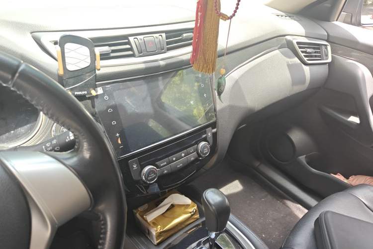 Used Nissan X-Trail 2014 2.5L CVT Luxury Edition 4WD Audio And AC Panel