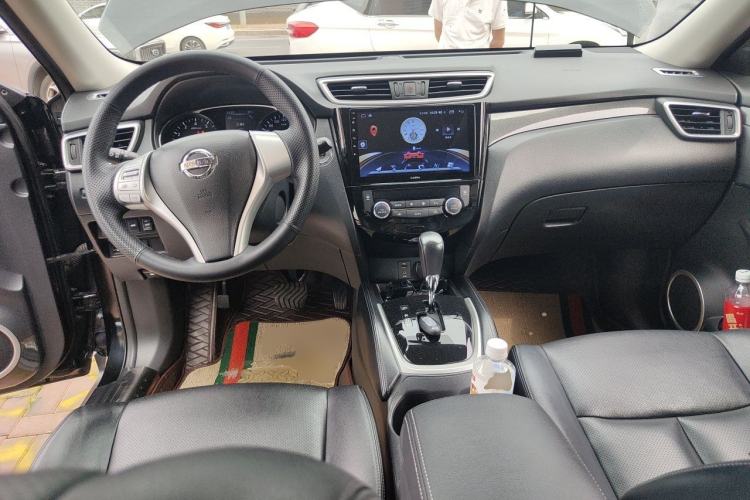 Used Nissan X-Trail 2014 2.5L CVT Luxury Edition 4WD Center Console