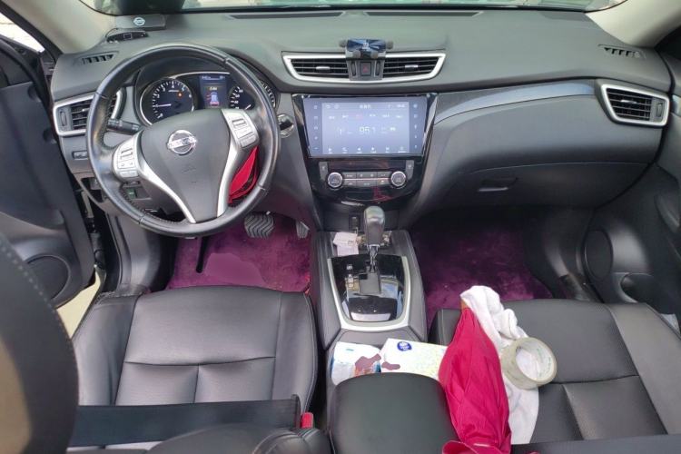 Used Nissan X-Trail 2014 2.5L CVT Luxury Edition 4WD Center Console