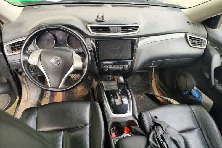 Used Nissan X-Trail 2014 2.5L CVT Luxury Edition 4WD Center Console