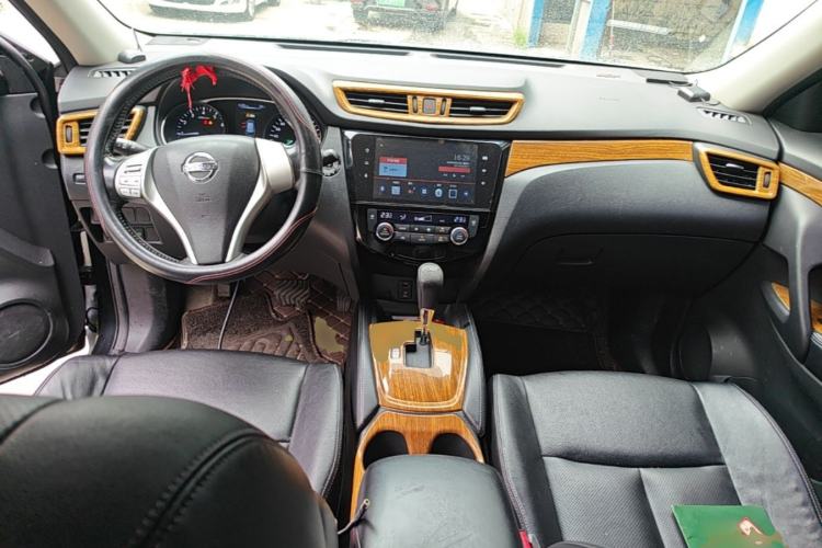 Used Nissan X-Trail 2014 2.0L CVT Comfort Edition 2WD Center Console