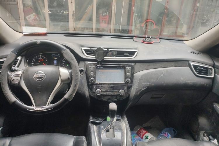 Used Nissan X-Trail 2014 2.5L CVT Luxury Edition 4WD Center Console
