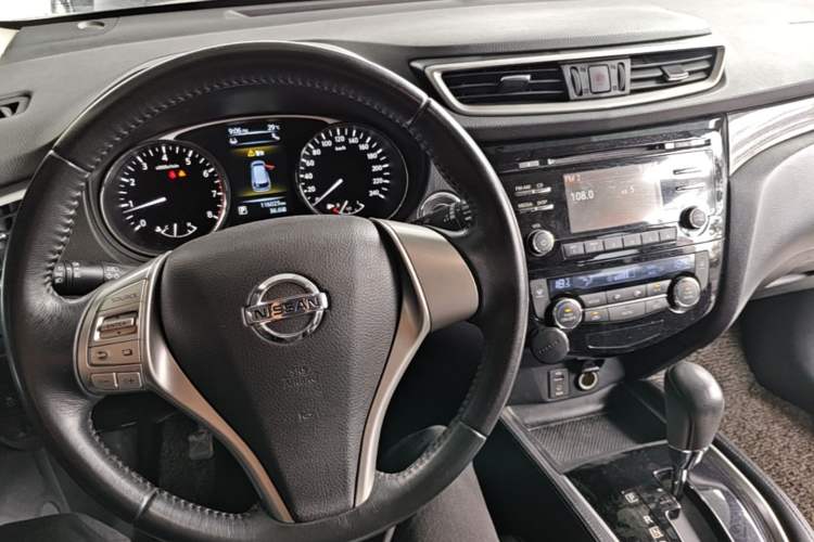 Used Nissan X-Trail 2014 2.5L CVT Luxury Edition 4WD Center Console