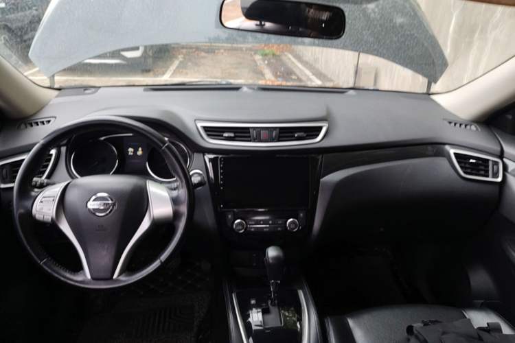 Used Nissan X-Trail 2014 2.5L CVT Luxury Edition 4WD Center Console