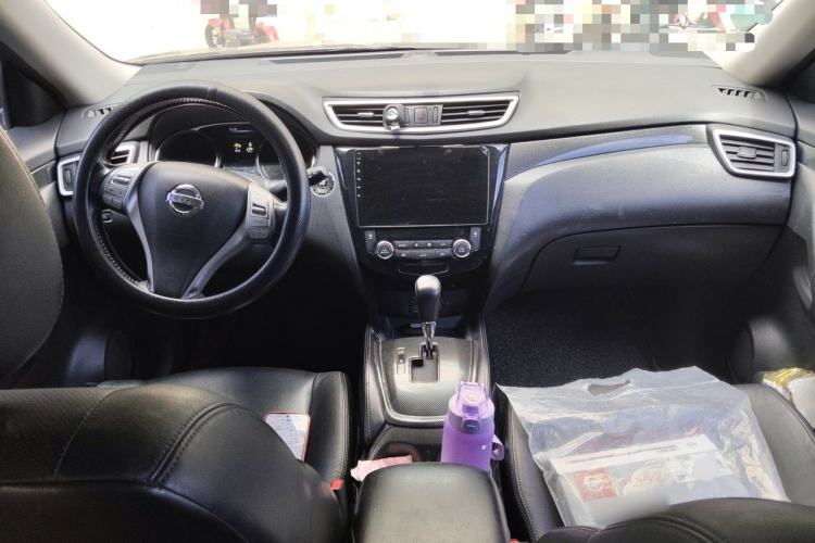 Used Nissan X-Trail 2014 2.5L CVT Leading Edition 4WD Center Console