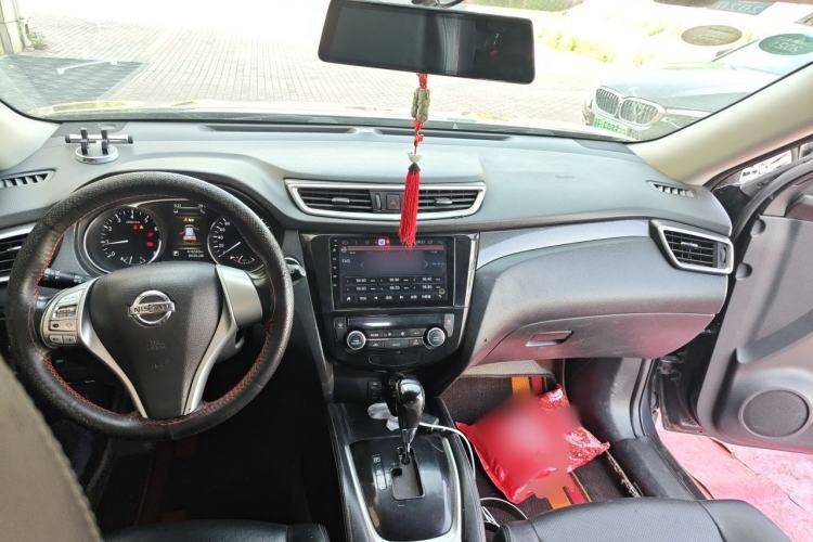 Used Nissan X-Trail 2014 2.5L CVT Luxury Edition 4WD Center Console