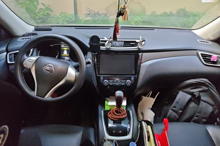 Used Nissan X-Trail 2014 2.0L CVT Comfort Edition 2WD Center Console