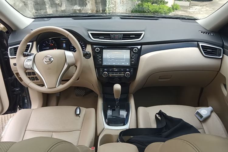 Used Nissan X-Trail 2014 2.0L CVT Comfort Edition 2WD Center Console