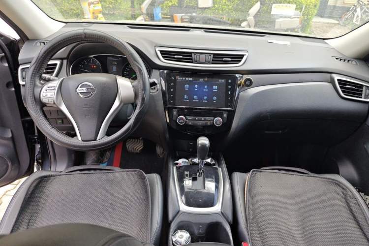 Used Nissan X-Trail 2014 2.0L CVT Smart Edition 2WD Center Console