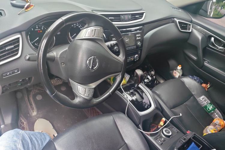 Used Nissan X-Trail 2014 2.5L CVT Luxury Edition 4WD Center Console